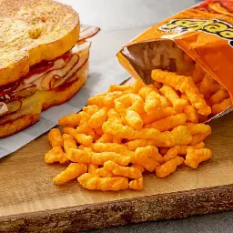 Bánh Snack Cheetos Cheddar Jalapeno Crunchy (Gói 226,8g) image
