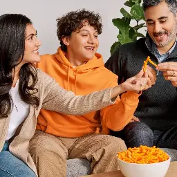 Bánh Snack Cheetos Flamin' Hot Crunchy (Gói 226,8g) image